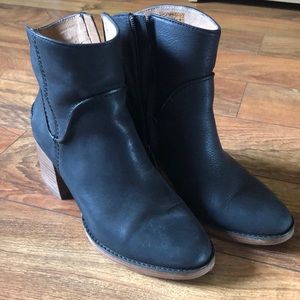 UGG “Annie” boot